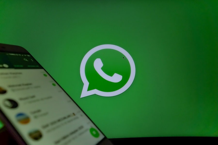 How to pin whatsapp chat on iphone